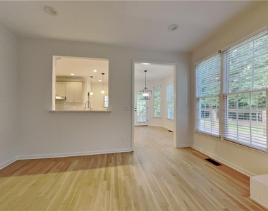 1025 Russell Point - Photo Thumbnail 1