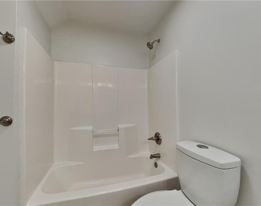 1025 Russell Point - Photo Thumbnail 20