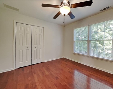 1025 Russell Point - Photo Thumbnail 17