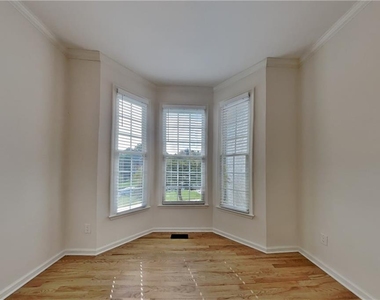 1025 Russell Point - Photo Thumbnail 4