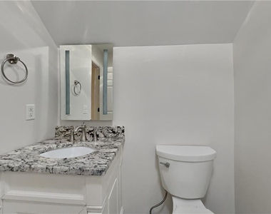 1025 Russell Point - Photo Thumbnail 11