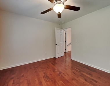 1025 Russell Point - Photo Thumbnail 18