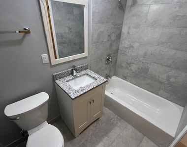 926 W Belle Plaine Avenue - Photo Thumbnail 10