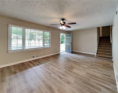 5104 Dogwood Hills Drive - Photo Thumbnail 1