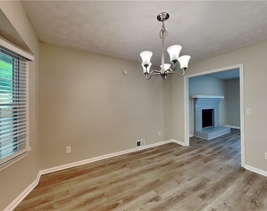 5104 Dogwood Hills Drive - Photo Thumbnail 5