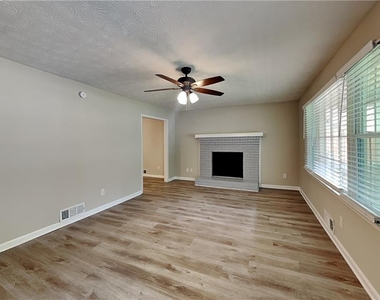 5104 Dogwood Hills Drive - Photo Thumbnail 2