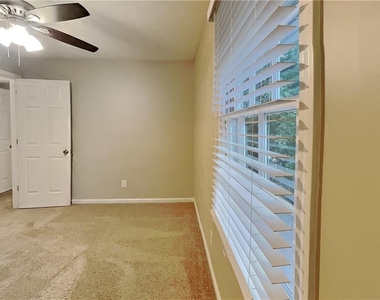 3643 S Marlborough Drive - Photo Thumbnail 10