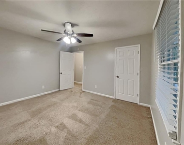3643 S Marlborough Drive - Photo Thumbnail 13