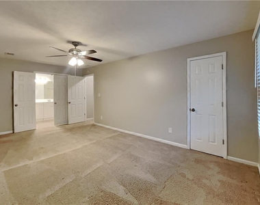 3643 S Marlborough Drive - Photo Thumbnail 8