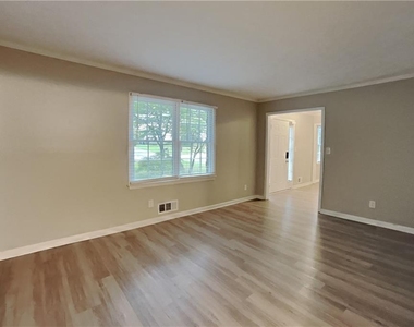 3643 S Marlborough Drive - Photo Thumbnail 2