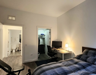 3418 N Lincoln Avenue - Photo Thumbnail 13
