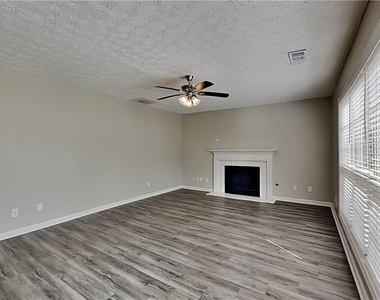 105 Meadow Crest Court - Photo Thumbnail 1