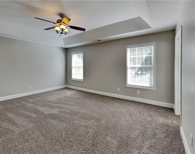 105 Meadow Crest Court - Photo Thumbnail 11