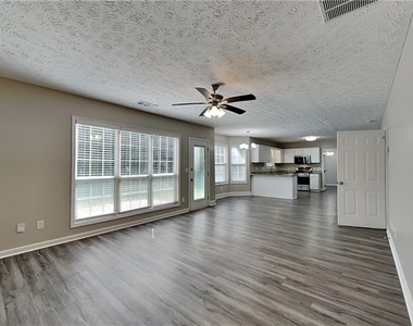 105 Meadow Crest Court - Photo Thumbnail 2