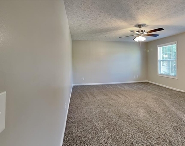 105 Meadow Crest Court - Photo Thumbnail 17