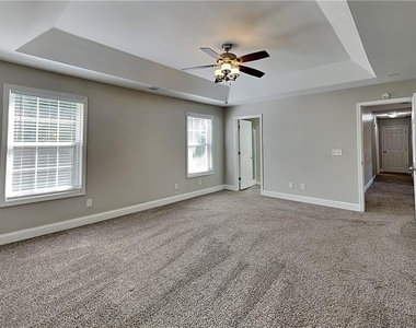 105 Meadow Crest Court - Photo Thumbnail 10
