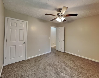 105 Meadow Crest Court - Photo Thumbnail 15