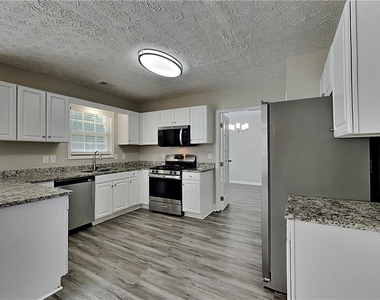 105 Meadow Crest Court - Photo Thumbnail 5