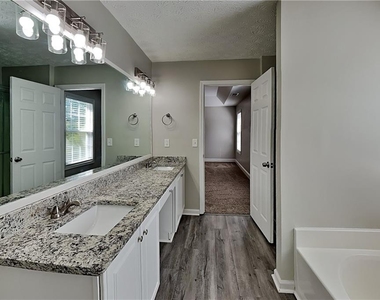 105 Meadow Crest Court - Photo Thumbnail 13