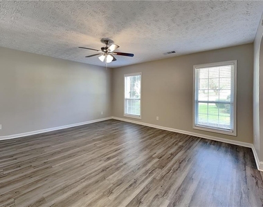 105 Meadow Crest Court - Photo Thumbnail 3
