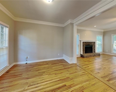1037 Ashfern Walk - Photo Thumbnail 3