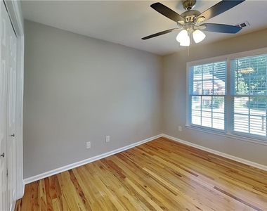 1037 Ashfern Walk - Photo Thumbnail 12