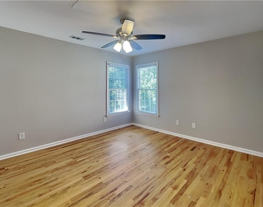 1037 Ashfern Walk - Photo Thumbnail 14