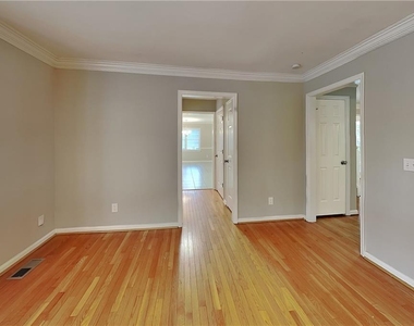 3371 Chatsworth Way - Photo Thumbnail 2