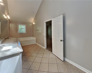 3371 Chatsworth Way - Photo Thumbnail 9