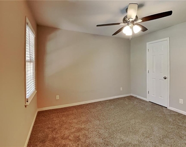 3371 Chatsworth Way - Photo Thumbnail 12