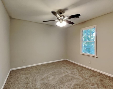 3371 Chatsworth Way - Photo Thumbnail 10