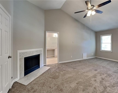 3371 Chatsworth Way - Photo Thumbnail 8