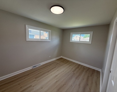 5321 S Kostner Avenue - Photo Thumbnail 8