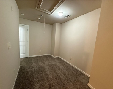 1045 Township Circle - Photo Thumbnail 33