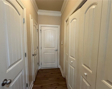 1045 Township Circle - Photo Thumbnail 12