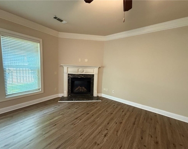 1045 Township Circle - Photo Thumbnail 7