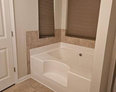 1401 Worcester Trail - Photo Thumbnail 11