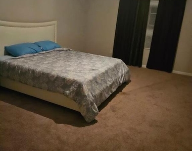1401 Worcester Trail - Photo Thumbnail 8