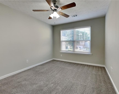 4808 Chafin Point Court - Photo Thumbnail 13