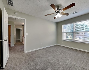 4808 Chafin Point Court - Photo Thumbnail 14