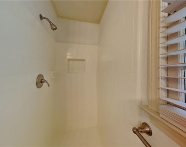 4709 Crest Knoll Drive Se - Photo Thumbnail 13