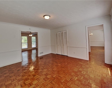 4709 Crest Knoll Drive Se - Photo Thumbnail 2