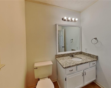 4709 Crest Knoll Drive Se - Photo Thumbnail 12