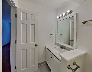 4709 Crest Knoll Drive Se - Photo Thumbnail 14
