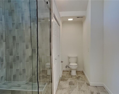 4709 Crest Knoll Drive Se - Photo Thumbnail 9