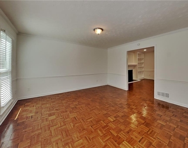 4709 Crest Knoll Drive Se - Photo Thumbnail 3