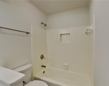 4709 Crest Knoll Drive Se - Photo Thumbnail 15