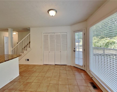 4709 Crest Knoll Drive Se - Photo Thumbnail 6