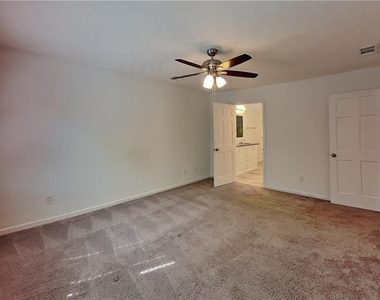 4709 Crest Knoll Drive Se - Photo Thumbnail 7