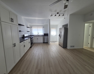 409 N Main Street - Photo Thumbnail 3